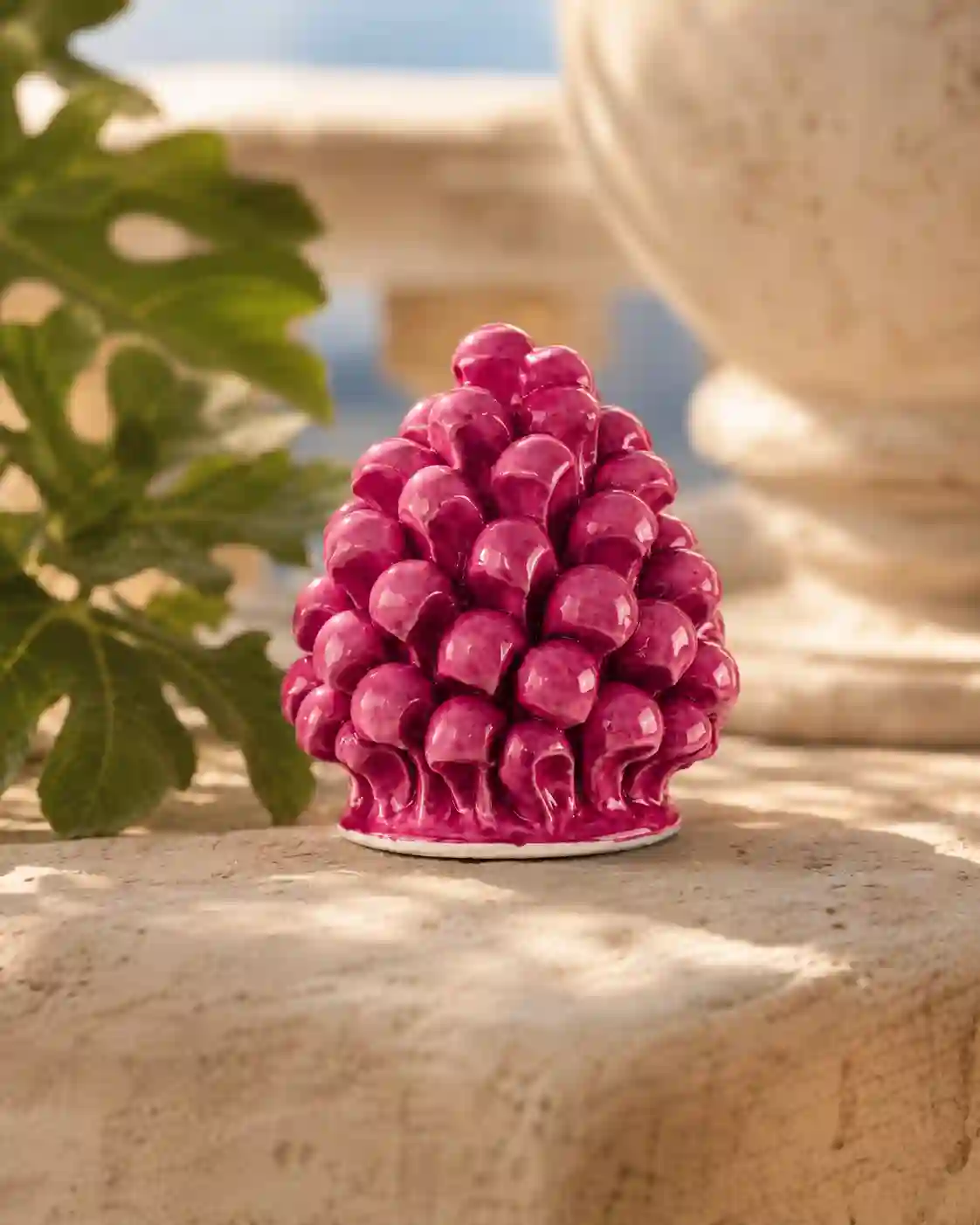 Dettaglio copritappo in ceramica siciliana